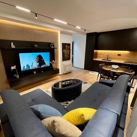 Queens Luxury Apartments 地拉那 外观 照片