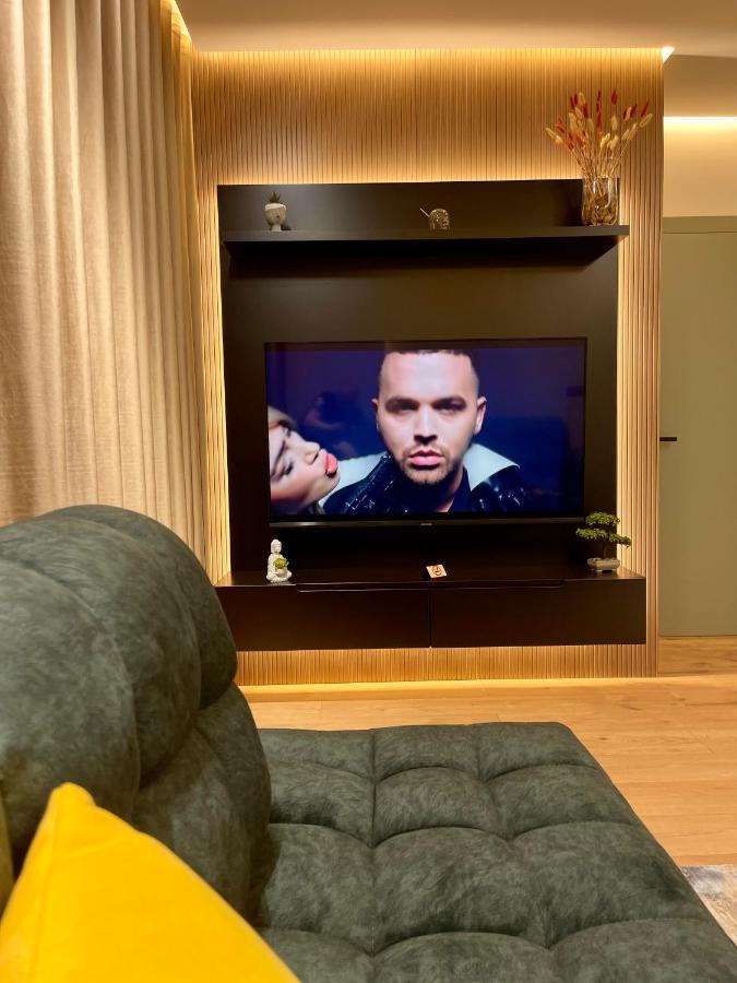 Queens Luxury Apartments 地拉那 外观 照片