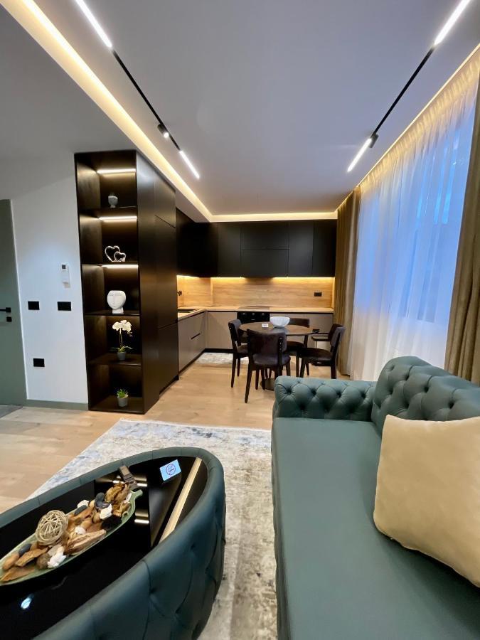 Queens Luxury Apartments 地拉那 外观 照片