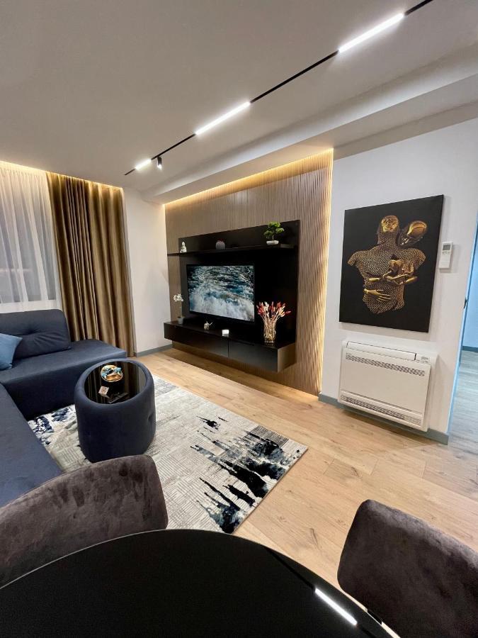 Queens Luxury Apartments 地拉那 外观 照片