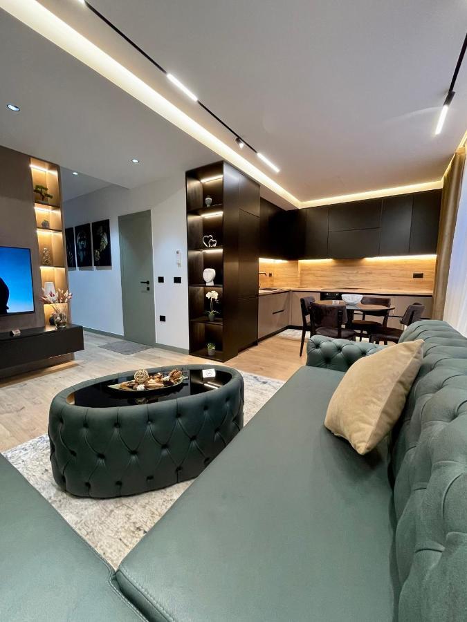 Queens Luxury Apartments 地拉那 外观 照片
