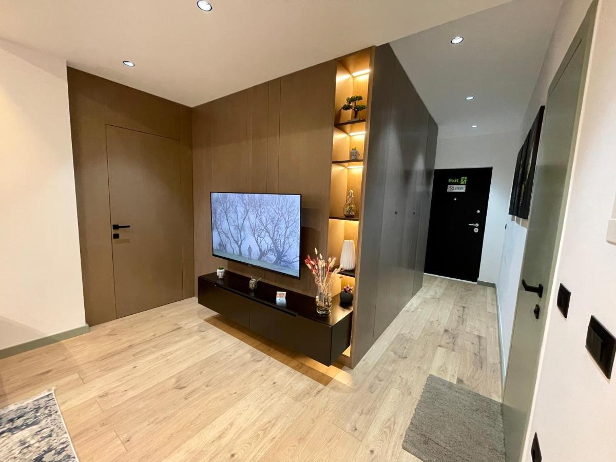 Queens Luxury Apartments 地拉那 外观 照片