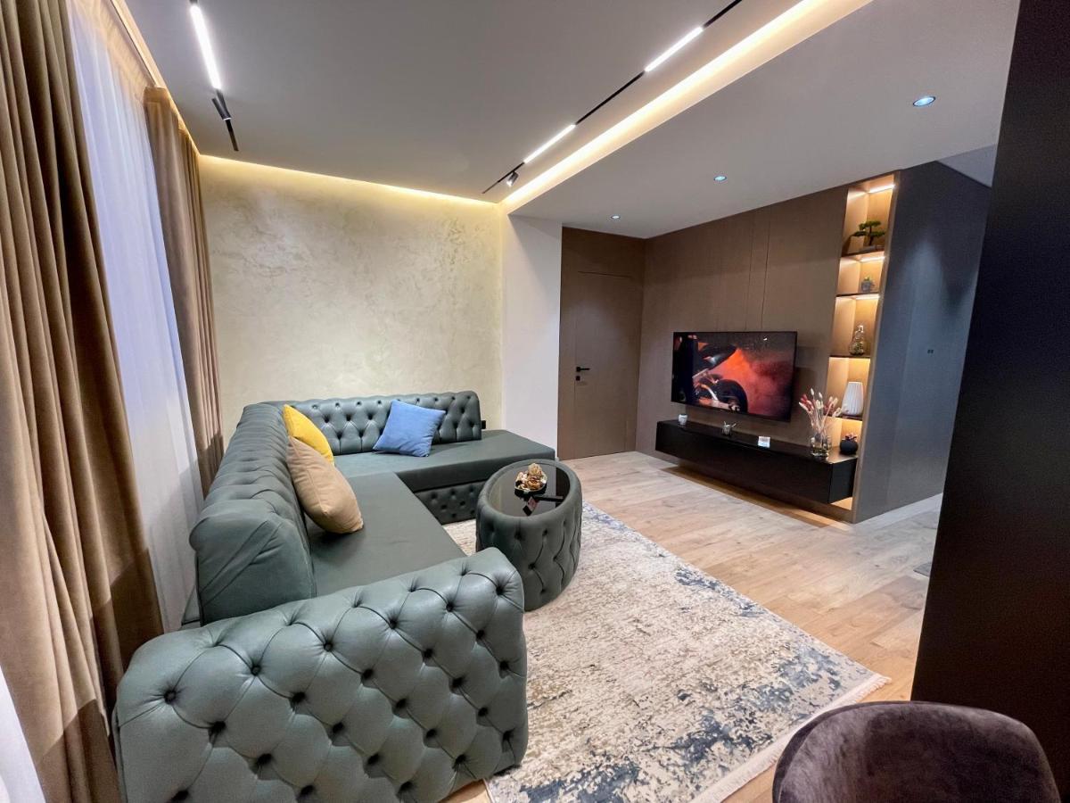 Queens Luxury Apartments 地拉那 外观 照片
