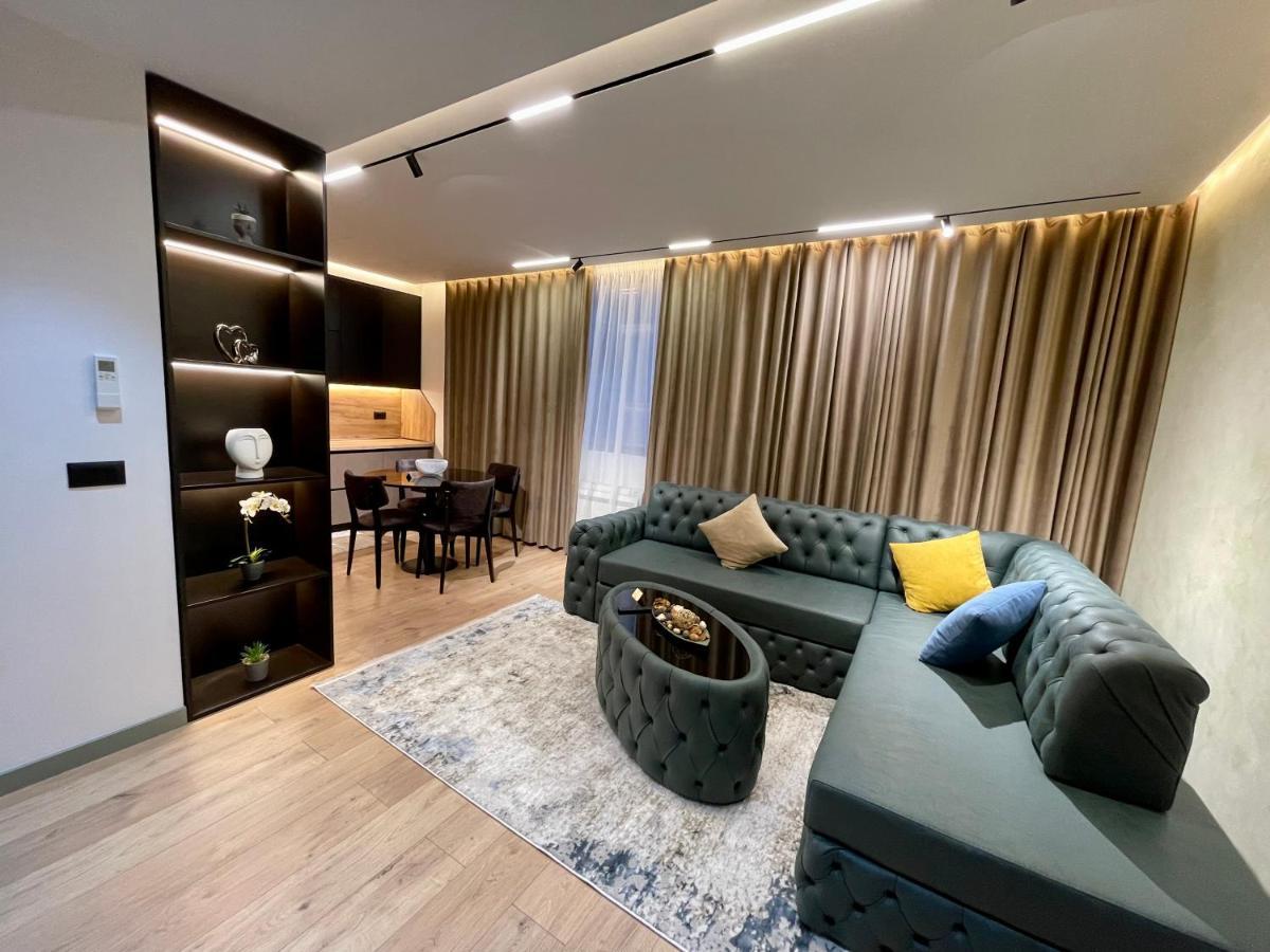 Queens Luxury Apartments 地拉那 外观 照片