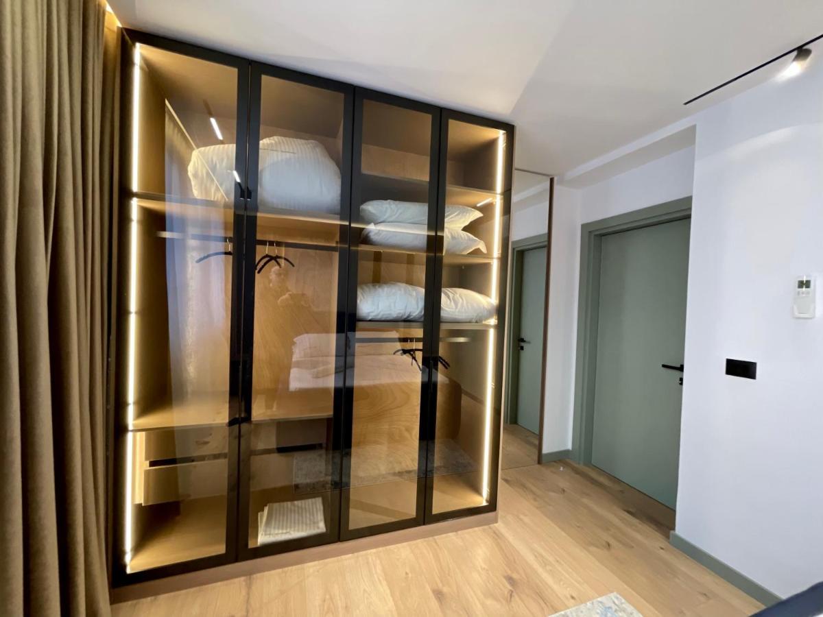 Queens Luxury Apartments 地拉那 外观 照片