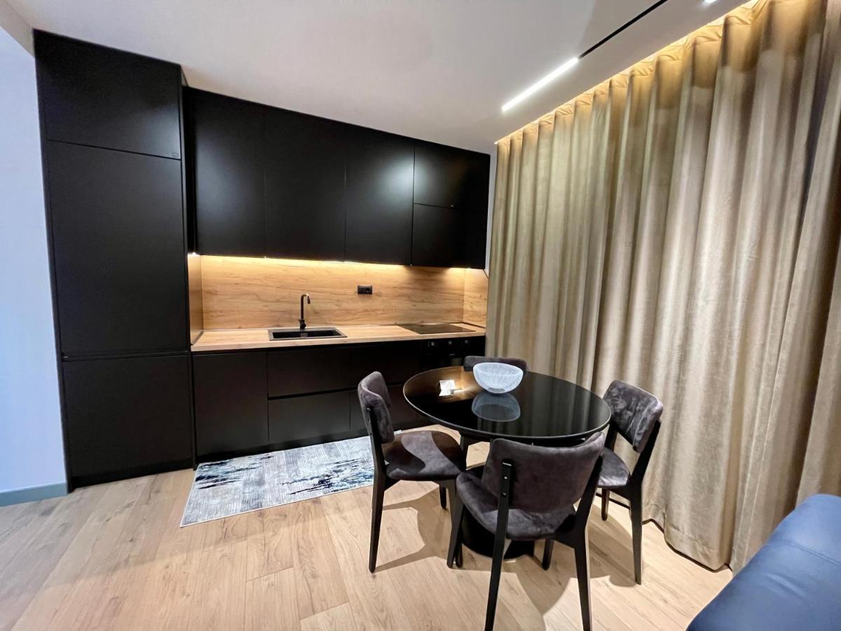 Queens Luxury Apartments 地拉那 外观 照片
