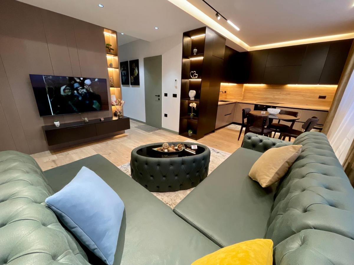 Queens Luxury Apartments 地拉那 外观 照片