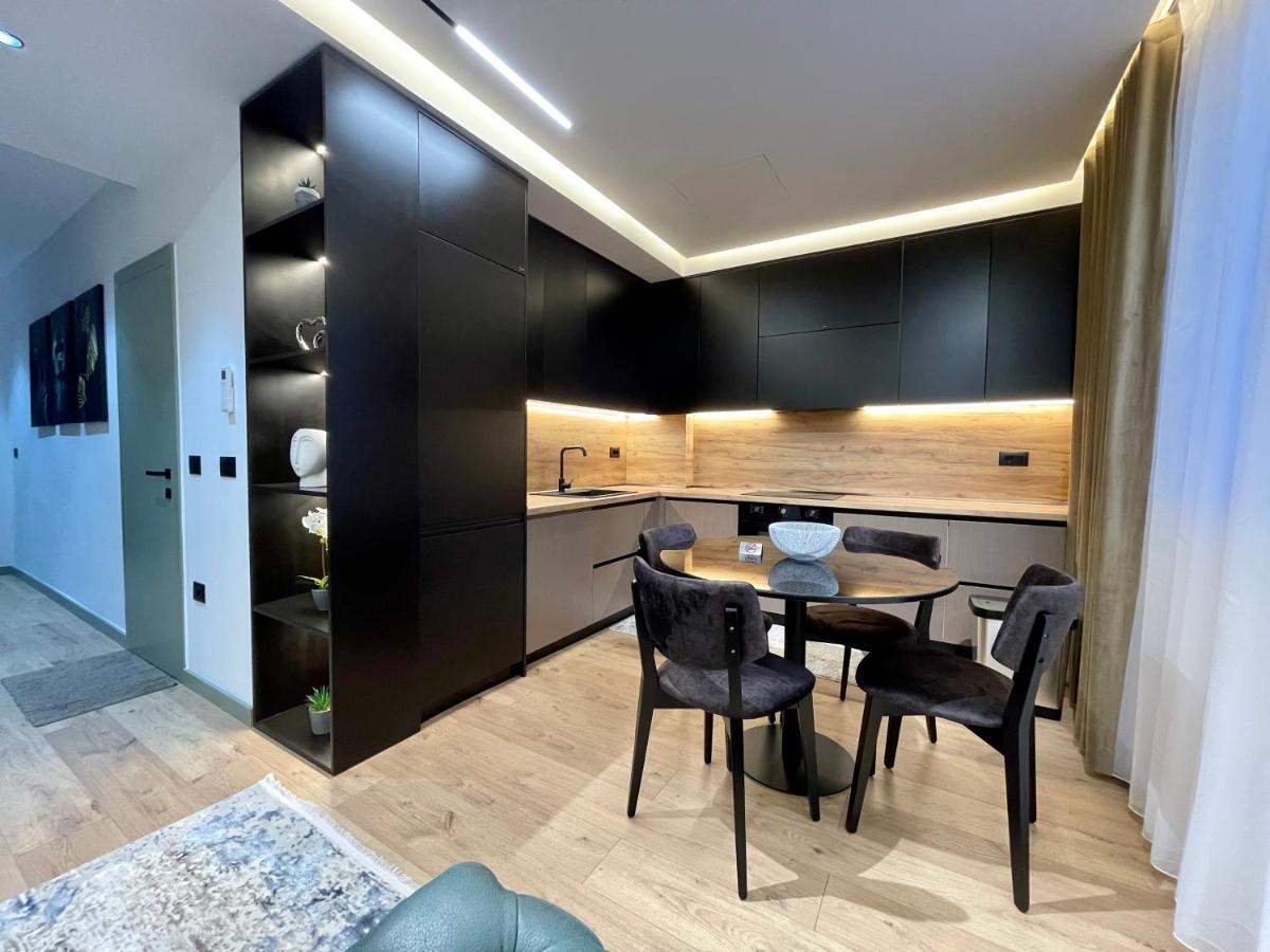 Queens Luxury Apartments 地拉那 外观 照片