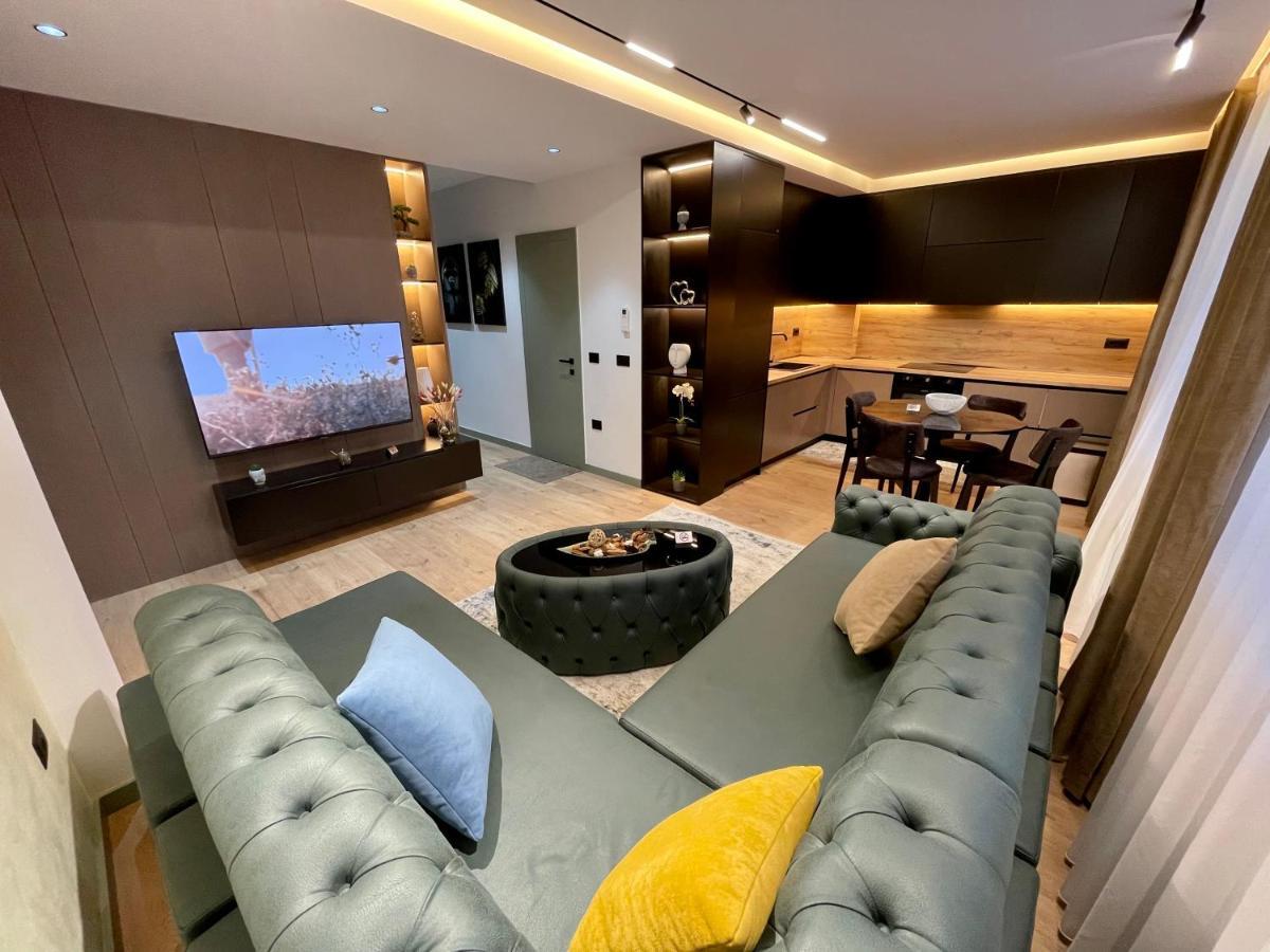 Queens Luxury Apartments 地拉那 外观 照片