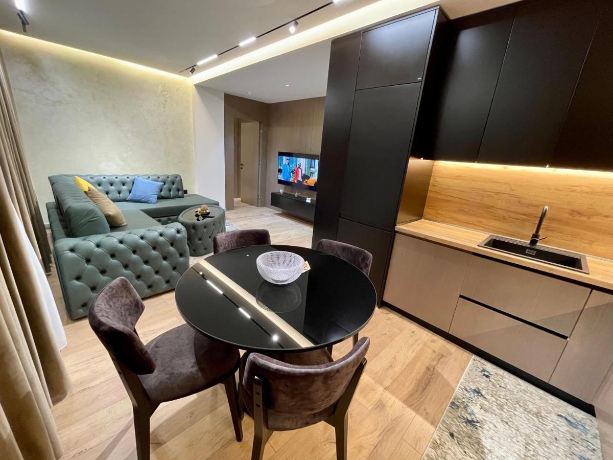 Queens Luxury Apartments 地拉那 外观 照片